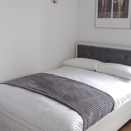 Premium Class Apartment, Free Parking, Maximum 5 Guests, 2 Bedrooms, 3 Beds 리가 외부 사진