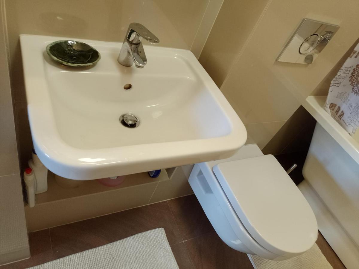 Premium Class Apartment, Free Parking, Maximum 5 Guests, 2 Bedrooms, 3 Beds 리가 외부 사진